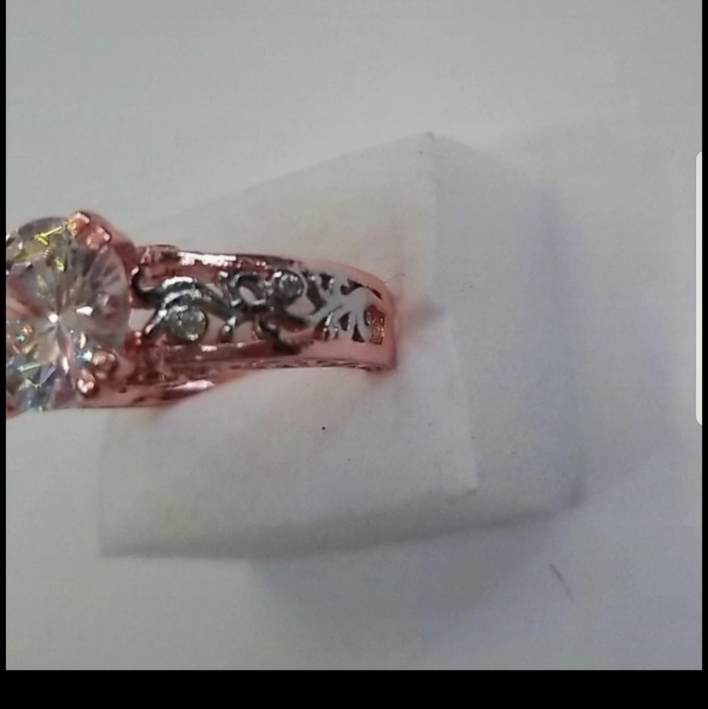 Beautiful ring size 7 - Picture 2 of 4